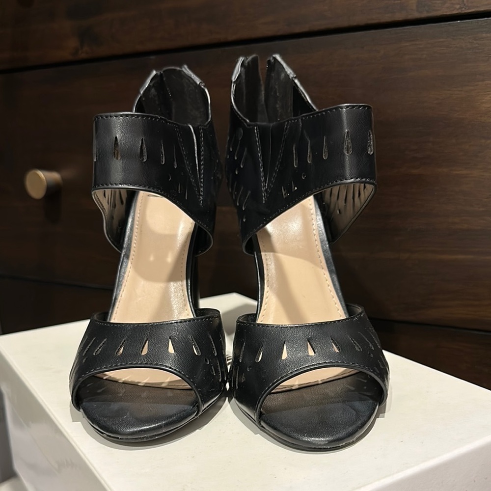 Anne Klein- Elegant Black Women's high heeled open toe Sandals 7.5